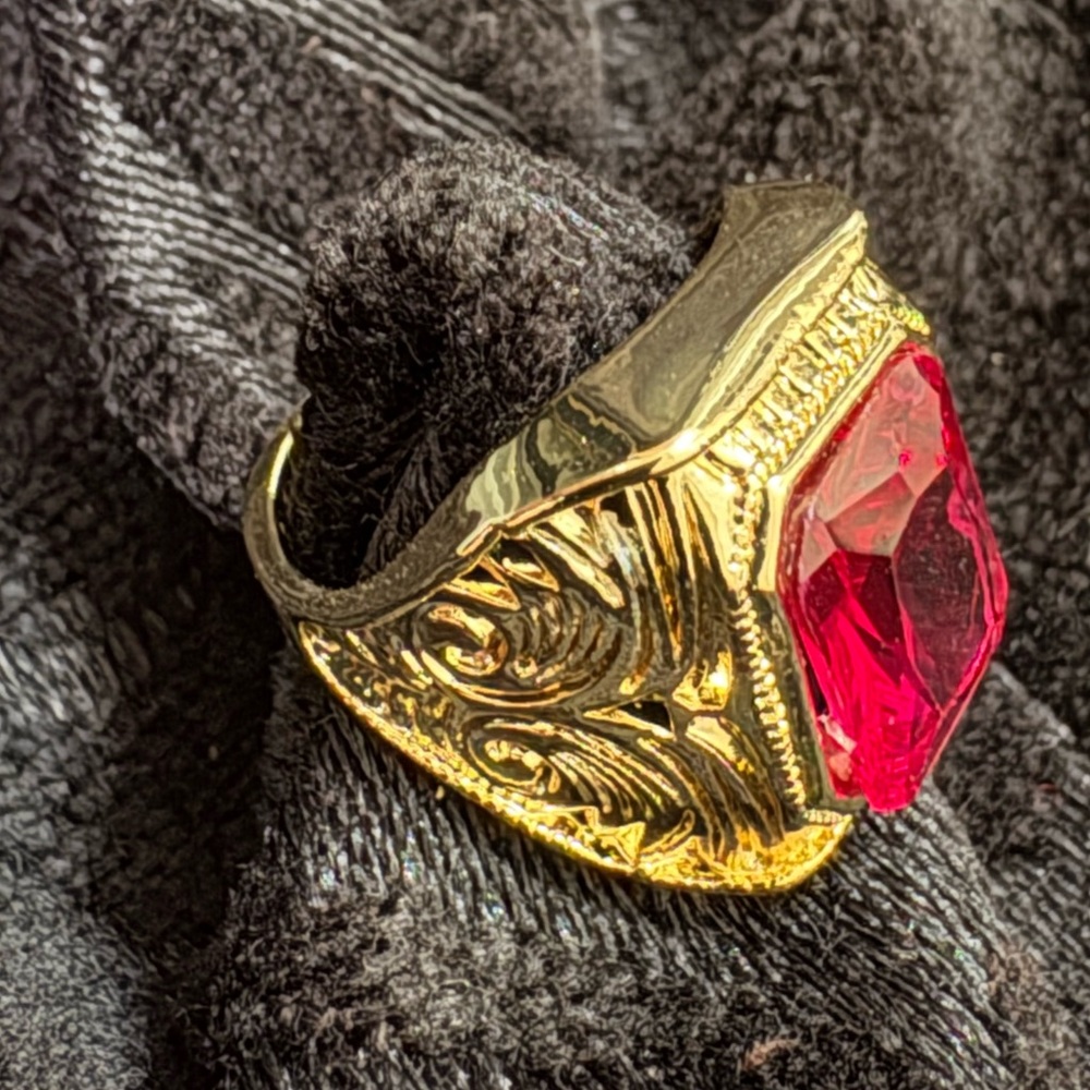 ELEGANT FACETED FAUX RUBY RED RING - Picture 11 of 16